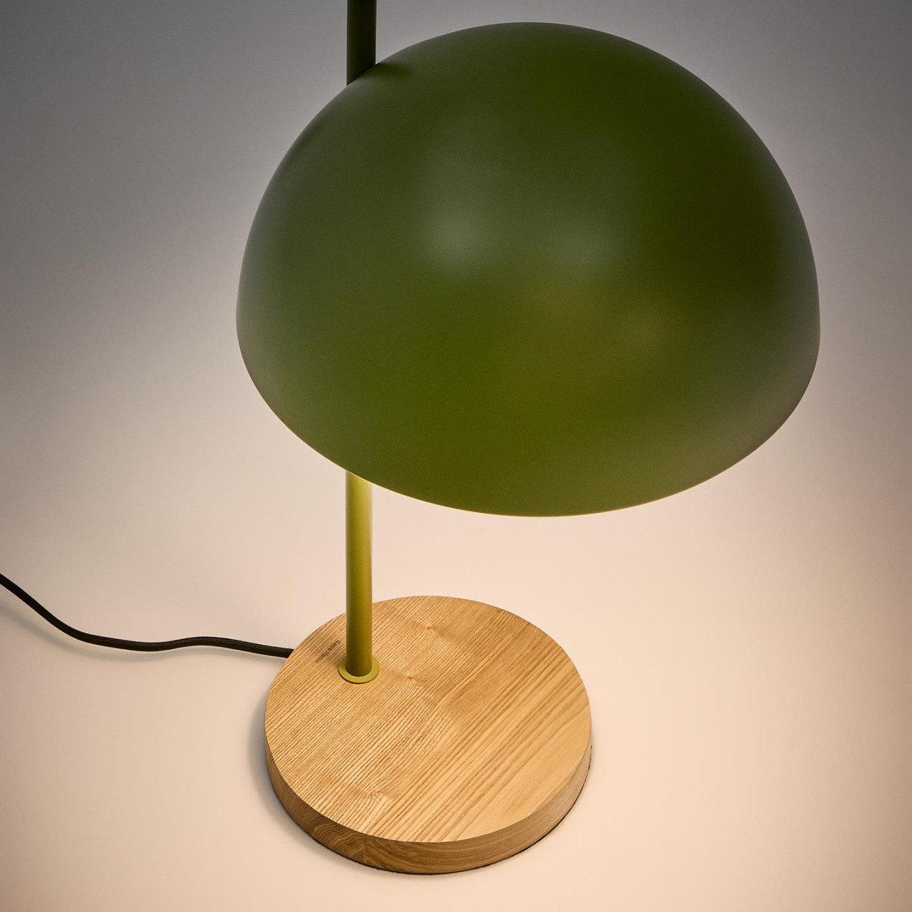 Veioza verde din metal 49 cm Catlar Kave Home
